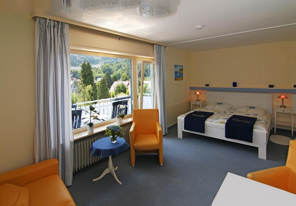 Hotel Sonnenhof Garni Bad Herrenalb Ruang foto